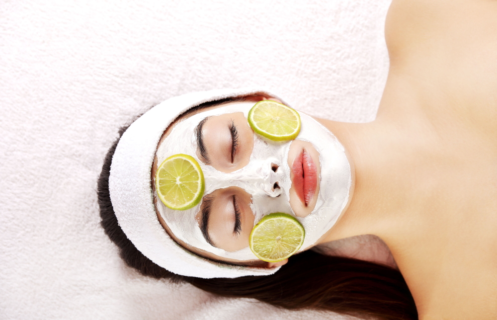 Eine selbst gemachte Gesichtsmaske ist einer unserer 25 Beauty-Tipps